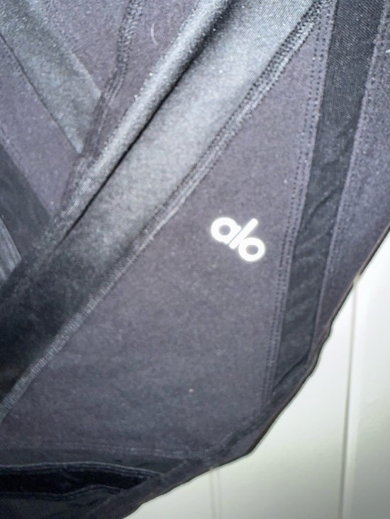 ALO Yoga Pants - ALO Black Athletic leggings with beautiful detailing